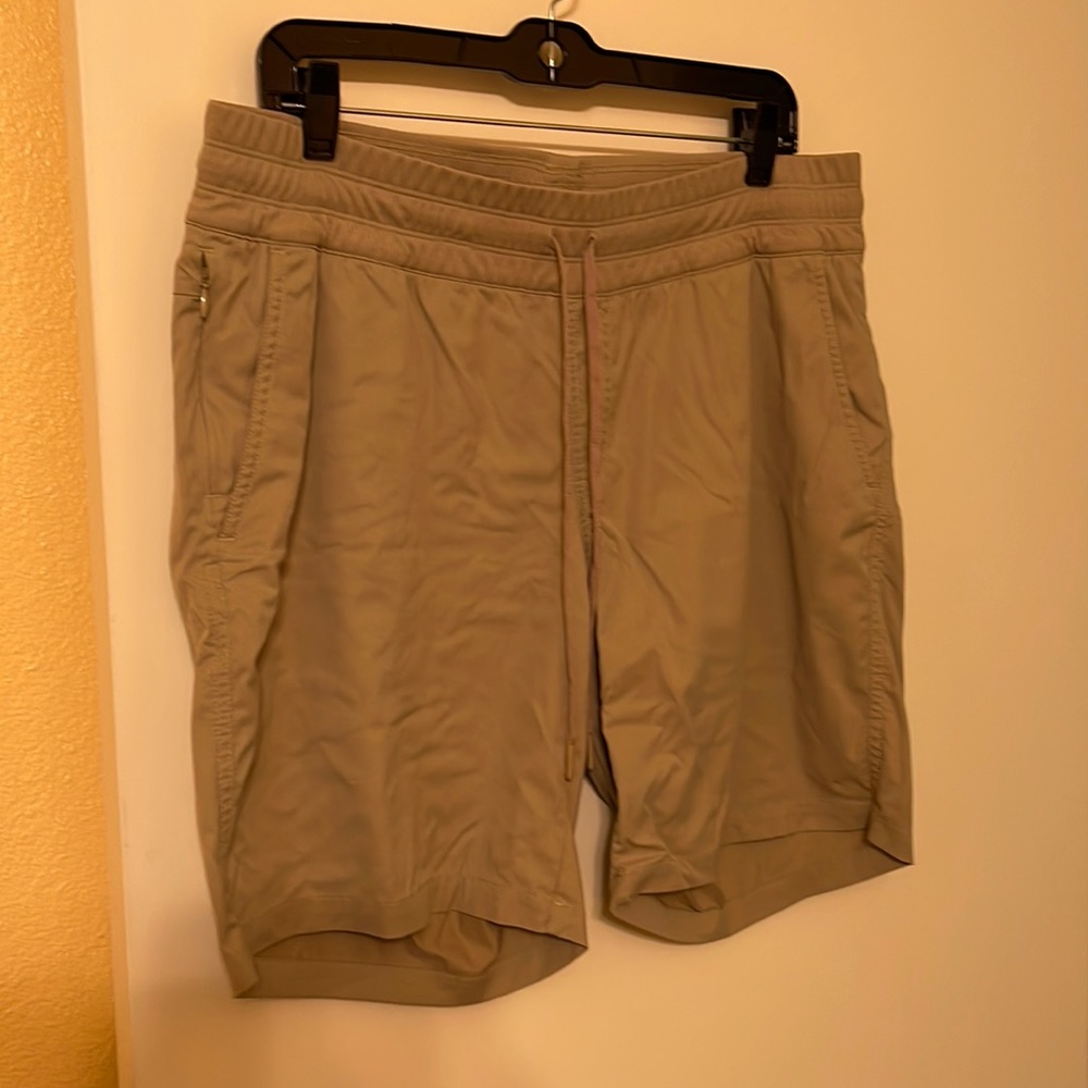 XL The North Face shorts
